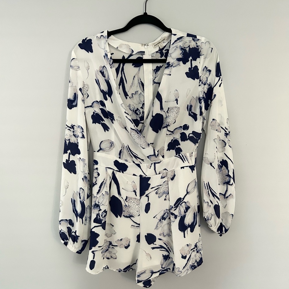 Charlotte Russe Navy Floral V-Neck Romper Size Small